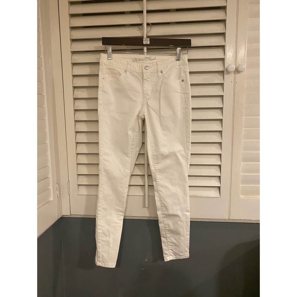 White skinny jeans
